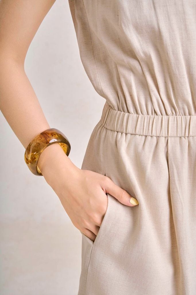 FJS5196 - Jumsuit dạo phố vải thô đũi dáng ngắn cổ xẻ V tay chờm eo bo chun ôm tạo kiểu - PANTIO