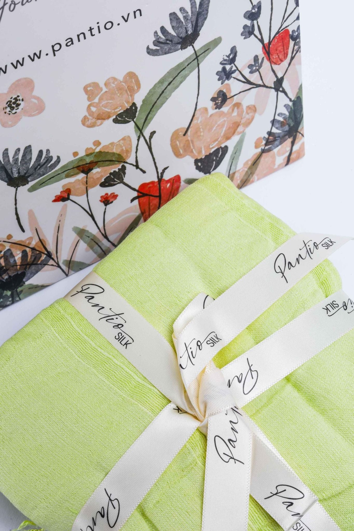 FKO130 - Khăn thời trang cao cấp chất liệu lanh tơ trơn màu có tua rua trang trí - PANTIO