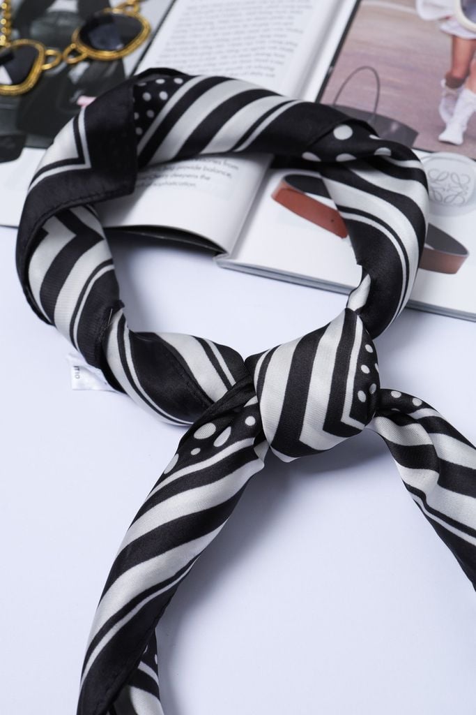 FKO131 - Khăn lụa vuông cao cấp nhiều hoạ tiết thời trang - PANTIO