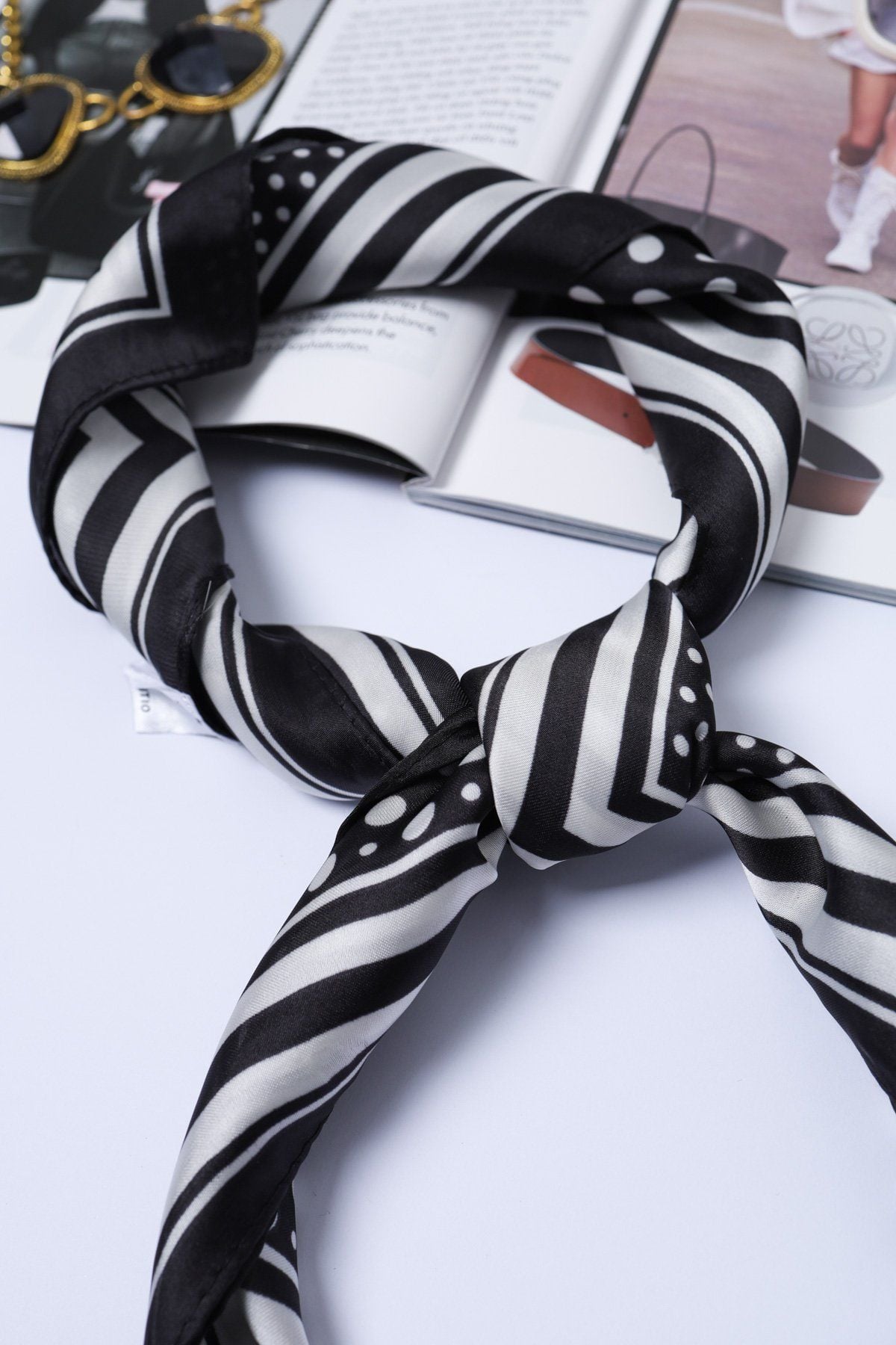 FKO131 - Khăn lụa vuông cao cấp nhiều hoạ tiết thời trang - PANTIO