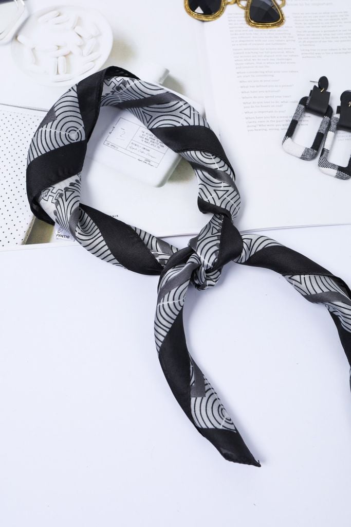 FKO131 - Khăn lụa vuông cao cấp nhiều hoạ tiết thời trang - PANTIO