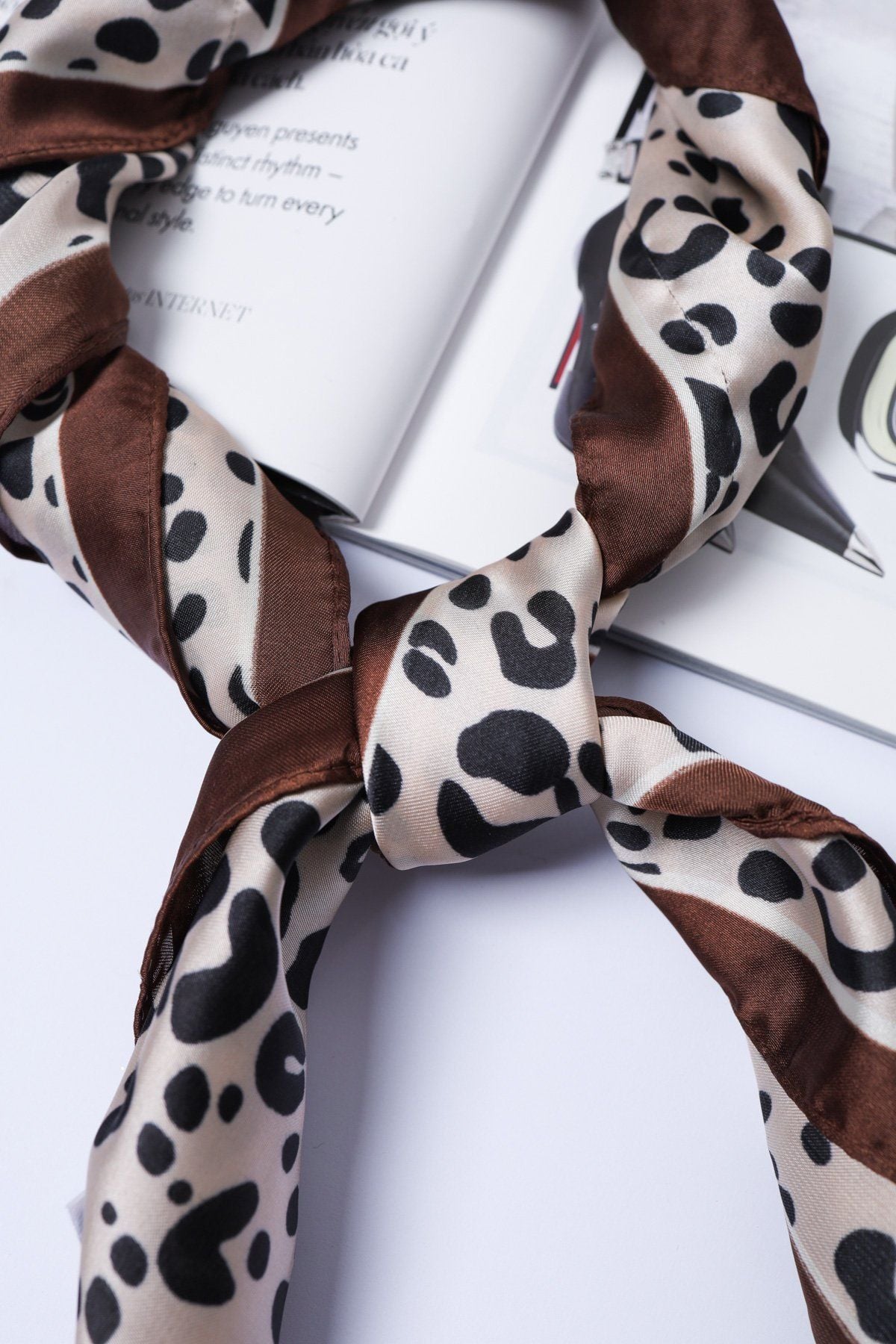 FKO131 - Khăn lụa vuông cao cấp nhiều hoạ tiết thời trang - PANTIO