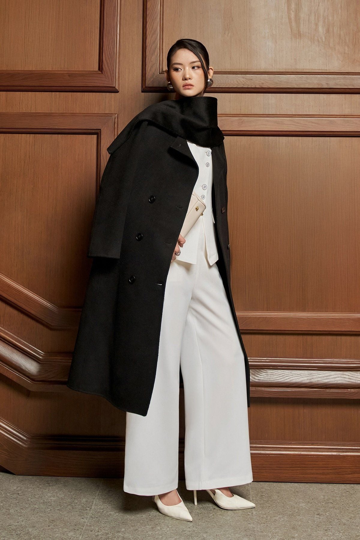 FMO320 - Áo mangto dạ lông cừu cao cấp dáng suông dài cổ áo phối khăn thân áo đính khuy tạo kiểu - PANTIO