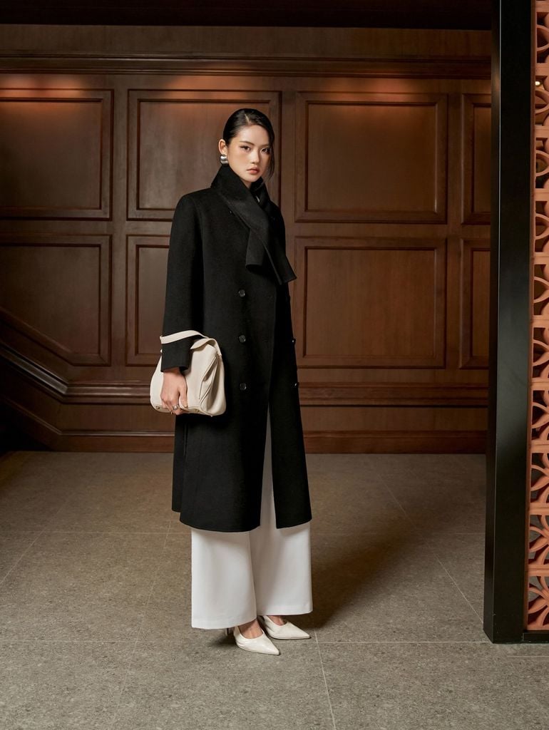 FMO320 - Áo mangto dạ lông cừu cao cấp dáng suông dài cổ áo phối khăn thân áo đính khuy tạo kiểu - PANTIO