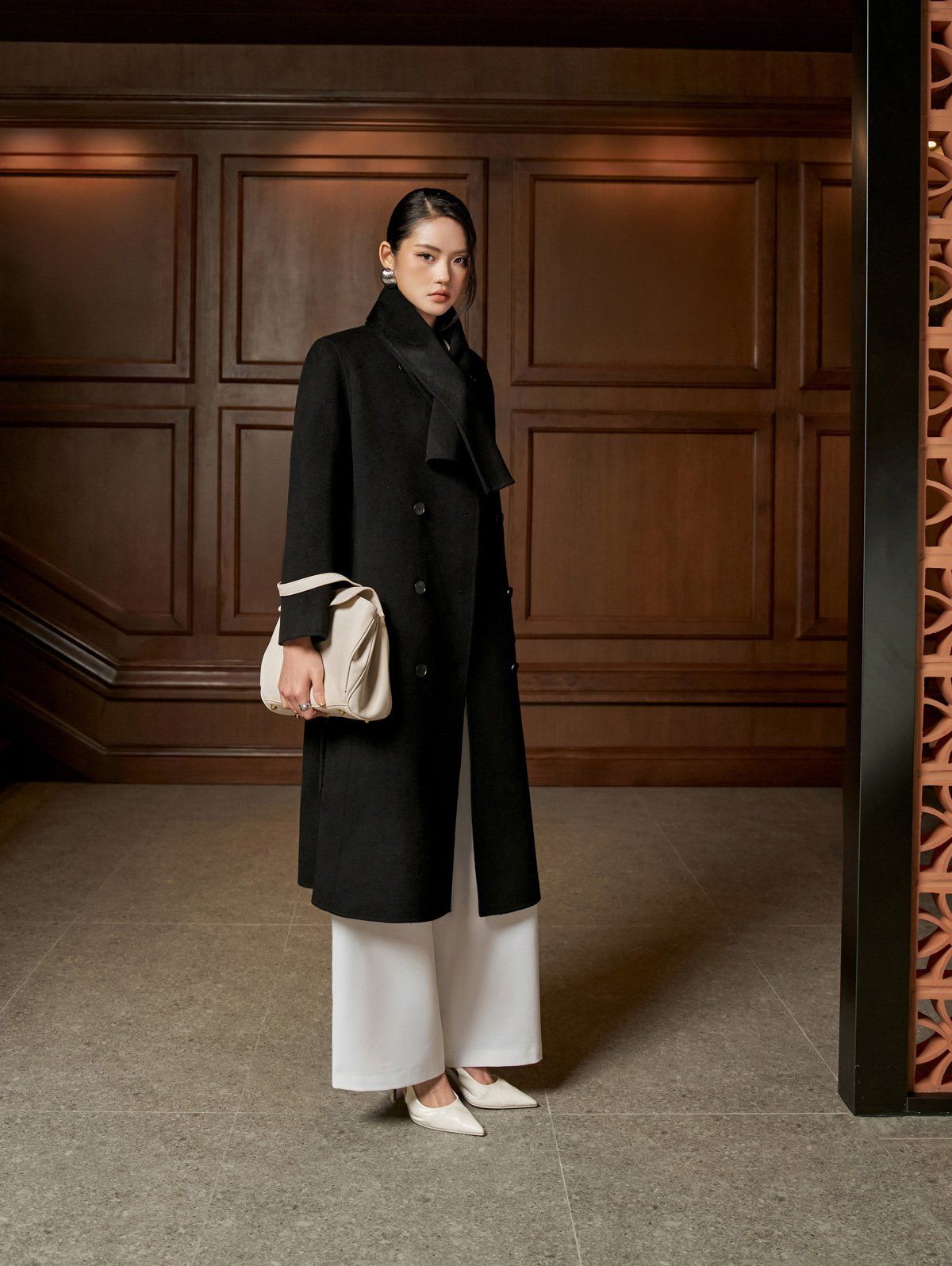 FMO320 - Áo mangto dạ lông cừu cao cấp dáng suông dài cổ áo phối khăn thân áo đính khuy tạo kiểu - PANTIO