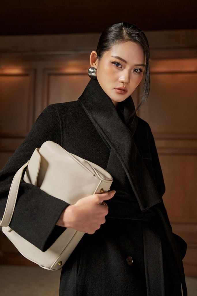 FMO320 - Áo mangto dạ lông cừu cao cấp dáng suông dài cổ áo phối khăn thân áo đính khuy tạo kiểu - PANTIO