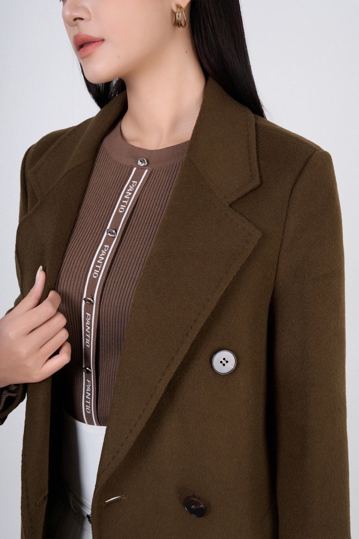 FMO323 - Áo mangto dạ lông cừu cao cấp dáng suông dài cổ hai ve phối khuy tạo kiểu có kèm dây đai - PANTIO