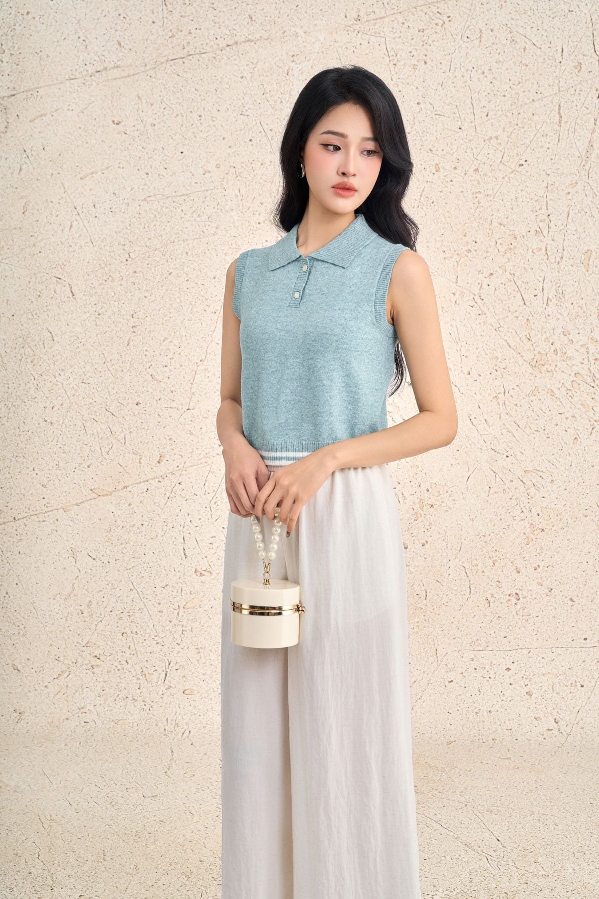 FOL531 - Áo len cao cấp dáng ôm cổ bẻ phối khuy không tay gấu áo có hoạ tiết đường kẻ tạo kiểu - PANTIO