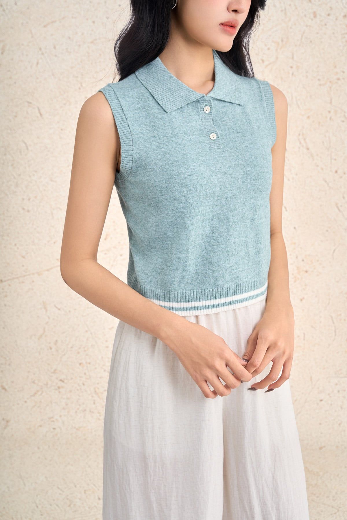 FOL531 - Áo len cao cấp dáng ôm cổ bẻ phối khuy không tay gấu áo có hoạ tiết đường kẻ tạo kiểu - PANTIO