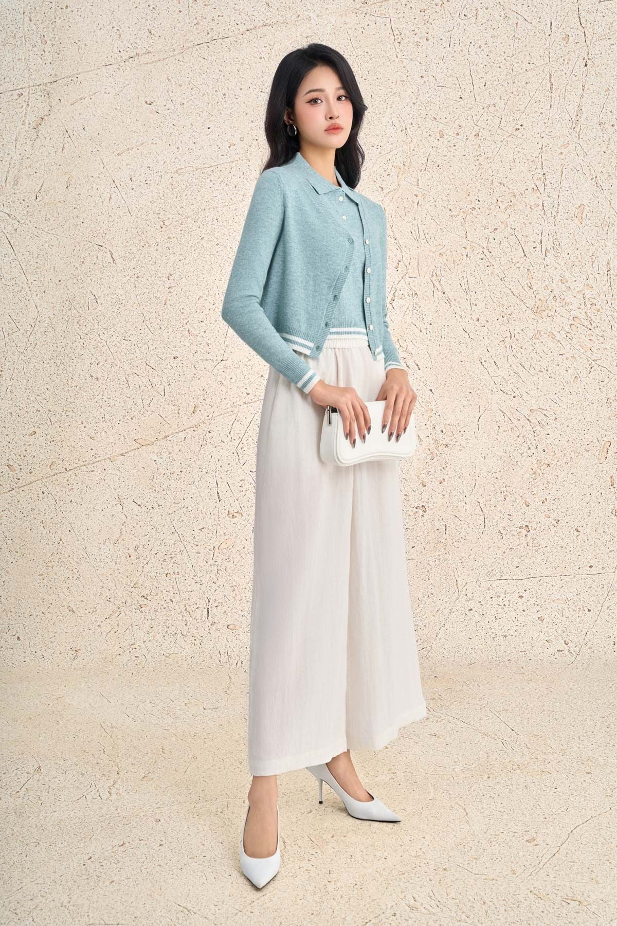 FOL532 - Áo len cao cấp dáng ôm cổ xẻ V tay dài gấu áo phối hoạ tiết đường kẻ tạo kiểu cài khuy thân trước - PANTIO