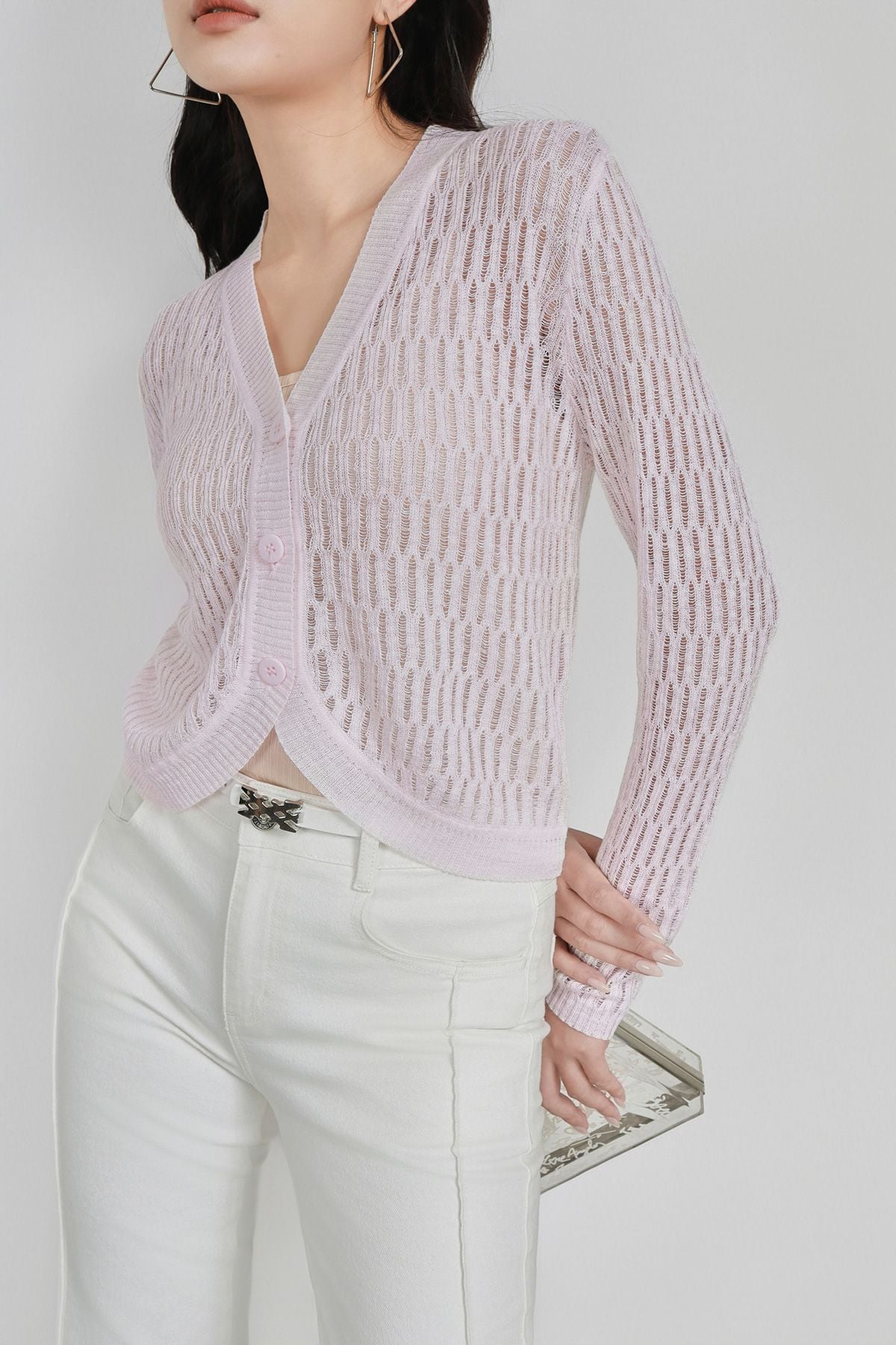 FOL569 - Áo len cao cấp vải len mỏng dáng ôm cổ xẻ V thân áo phối khuy đá thời trang - PANTIO