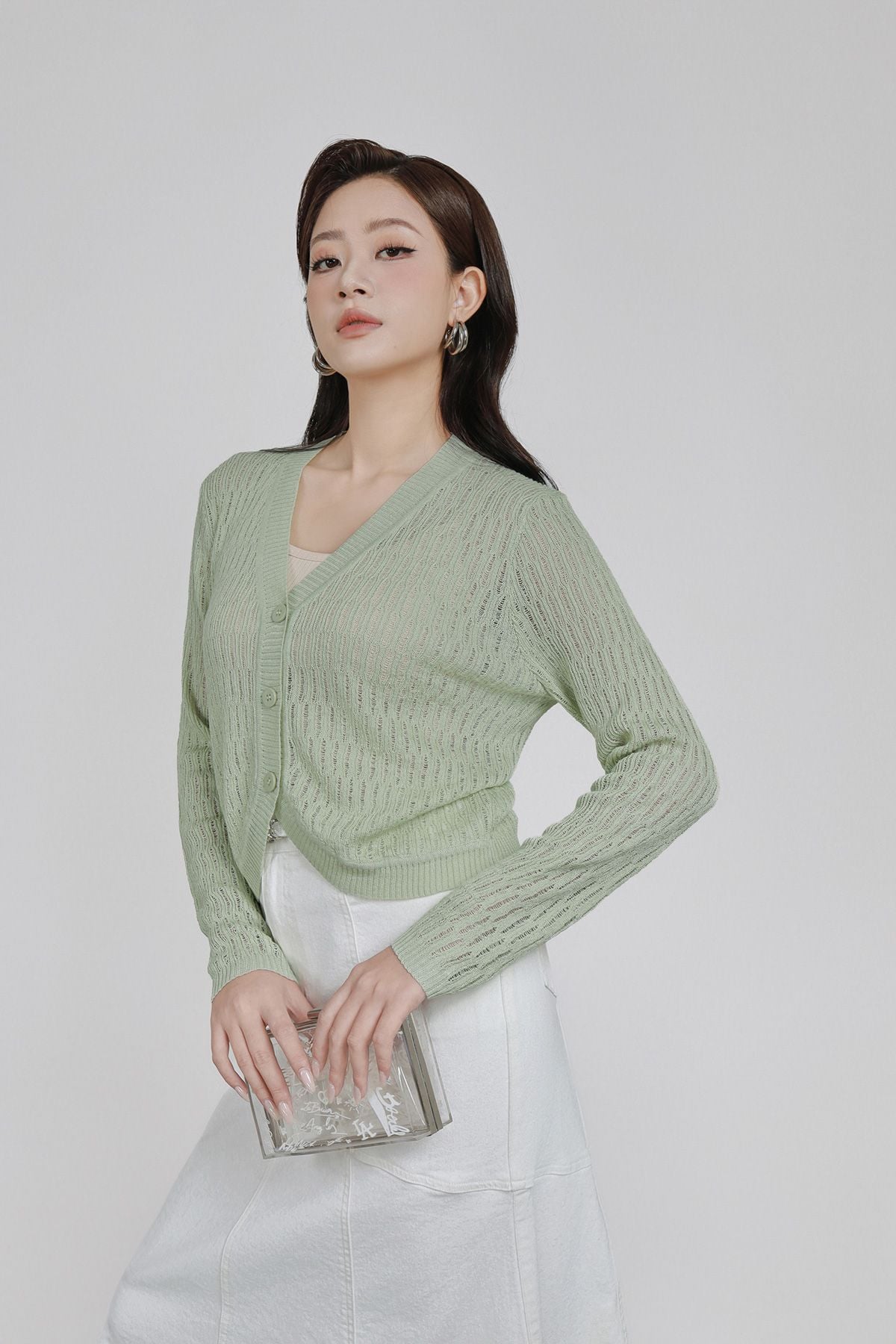 FOL569 - Áo len cao cấp vải len mỏng dáng ôm cổ xẻ V thân áo phối khuy đá thời trang - PANTIO