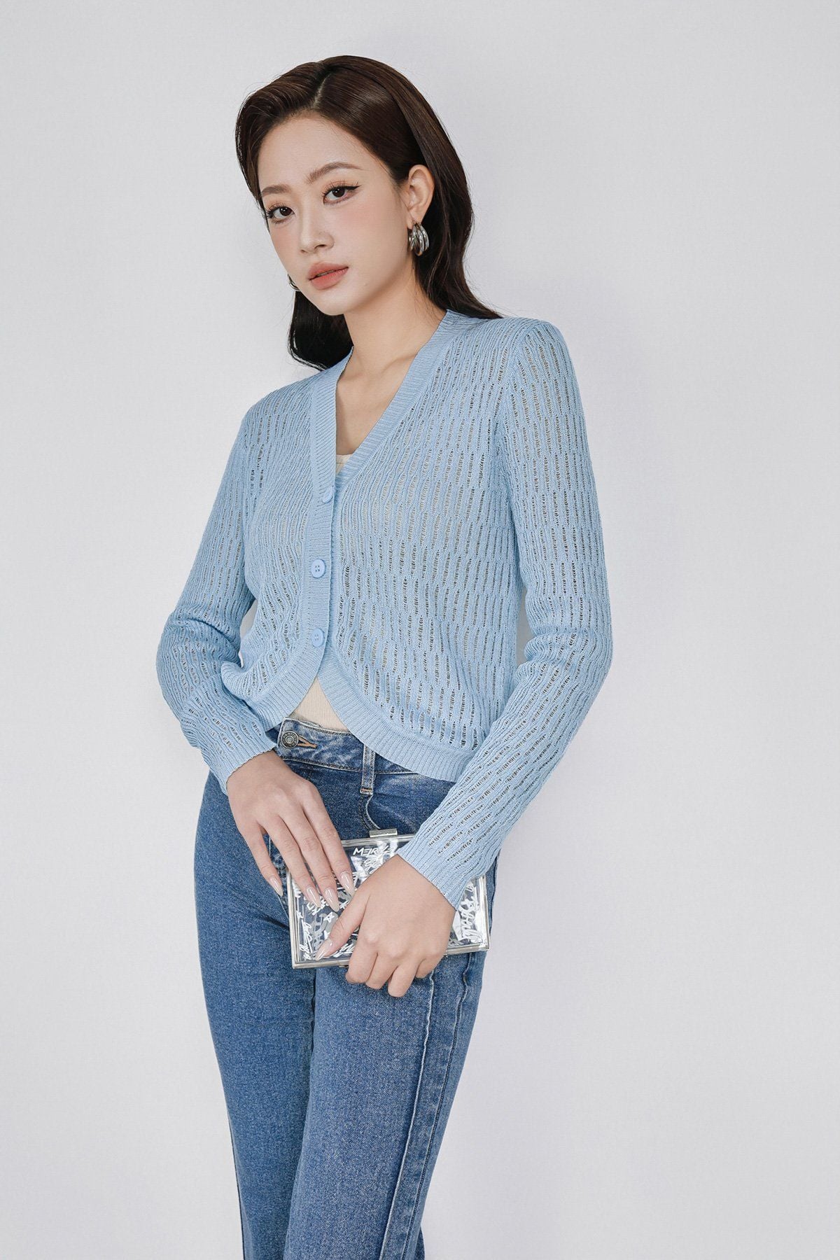 FOL569 - Áo len cao cấp vải len mỏng dáng ôm cổ xẻ V thân áo phối khuy đá thời trang - PANTIO