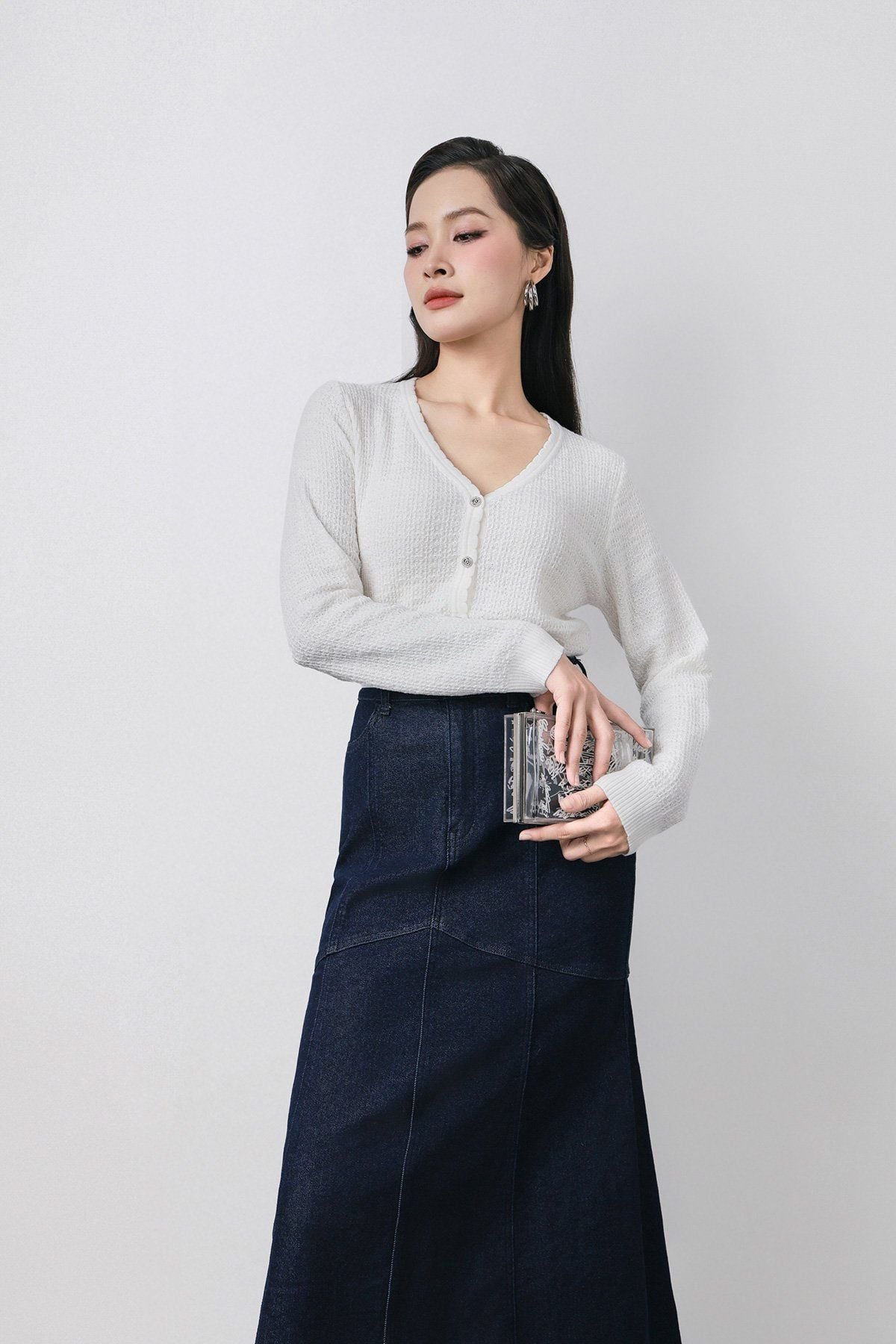 FOL572 - Áo len dệt kim cao cấp dáng suông cổ xẻ V tay dài thân áo phối khuy đá thời trang - PANTIO