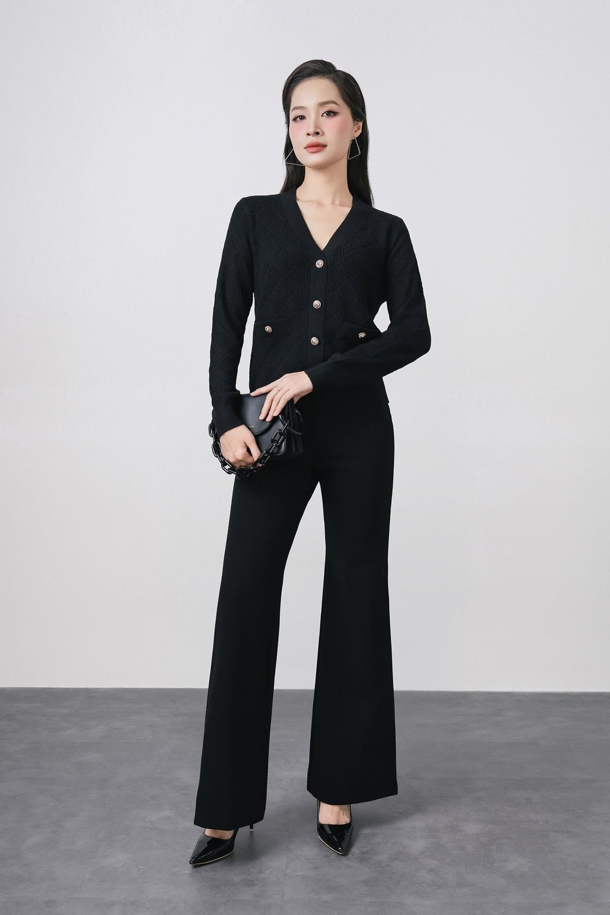 FOL574 - Áo len dệt kim cao cấp dáng suông cổ V thân áo hoạ tiết kẻ trám phối khuy đá thời trang có túi áo - PANTIO