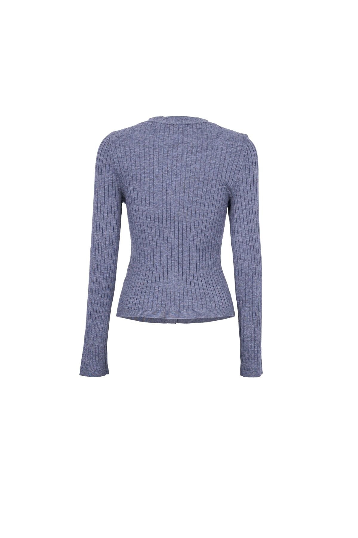 FOL595 - Áo len cao cấp dáng ôm cổ xẻ V tay dài ngực áo thêu hoạ tiết cài khuy thân trước - JAN.