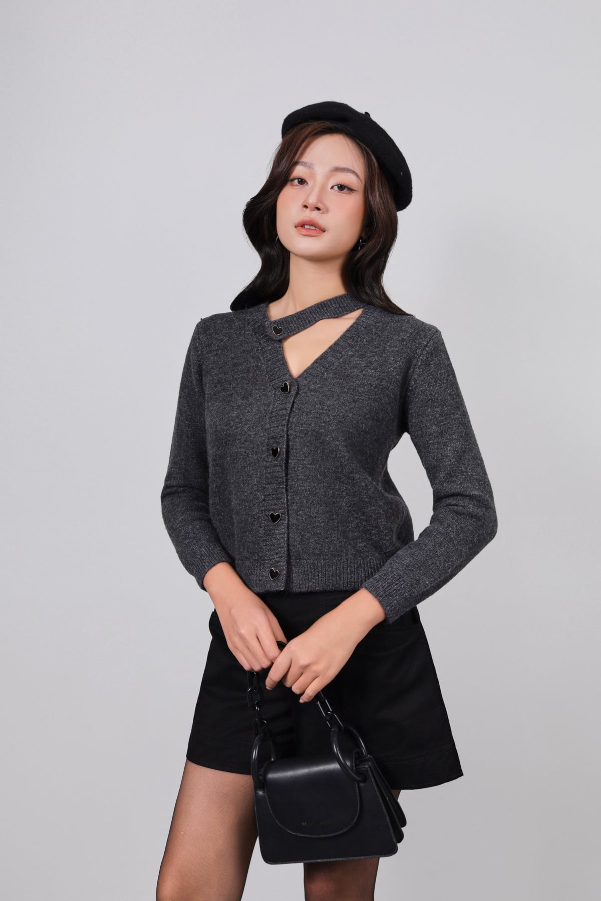 FOL617 - Áo len thời trang cao cấp dáng suông cổ xẻ V phối dây lệch dài tay thân áo phối khuy thời trang - PANTIO