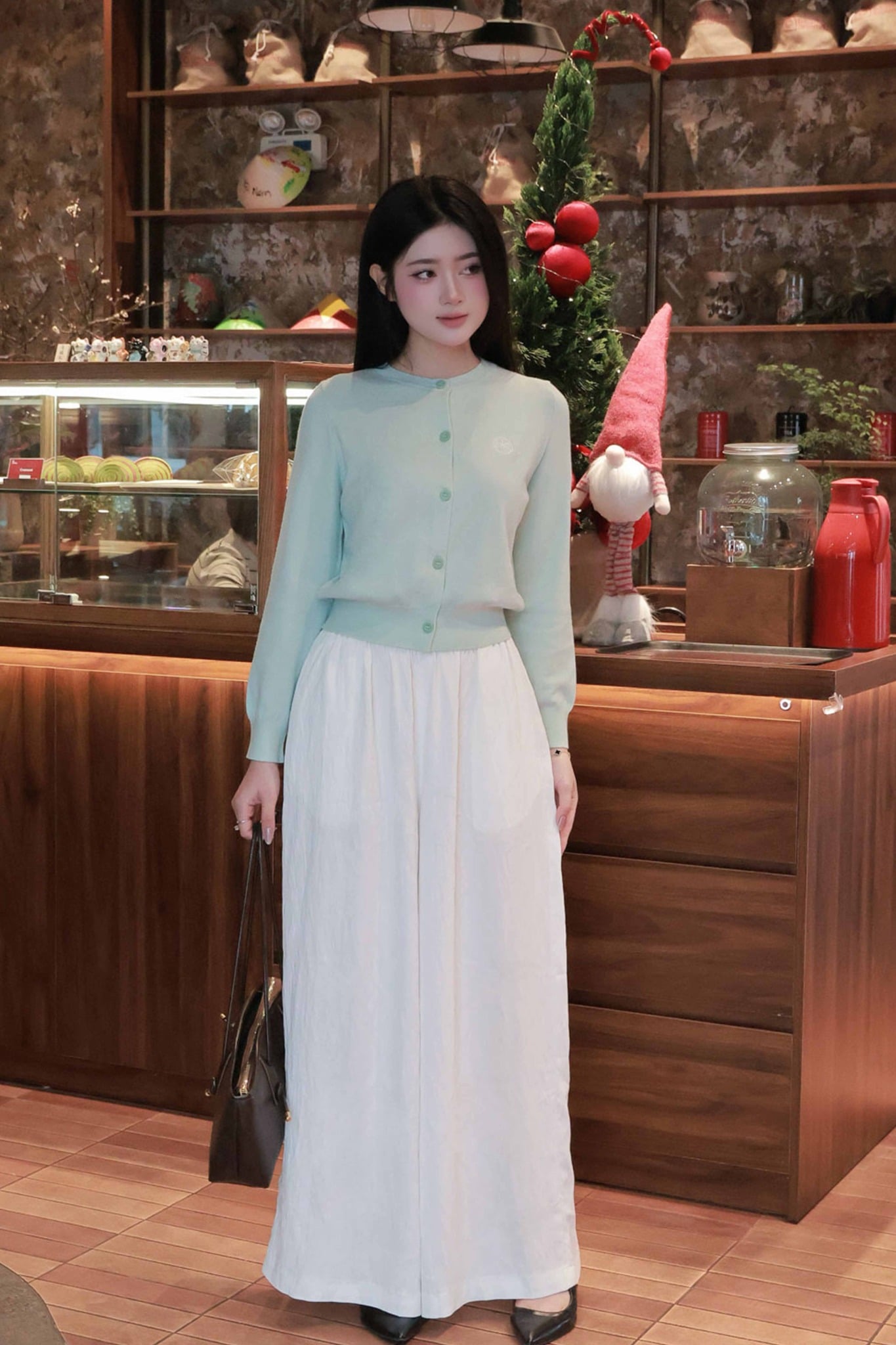 FOL625 - Áo len cao cấp vải len dáng ôm cổ tròn tay dài ngực áo có hoạ tiết thời trang cài khuy thân trước - JAN.