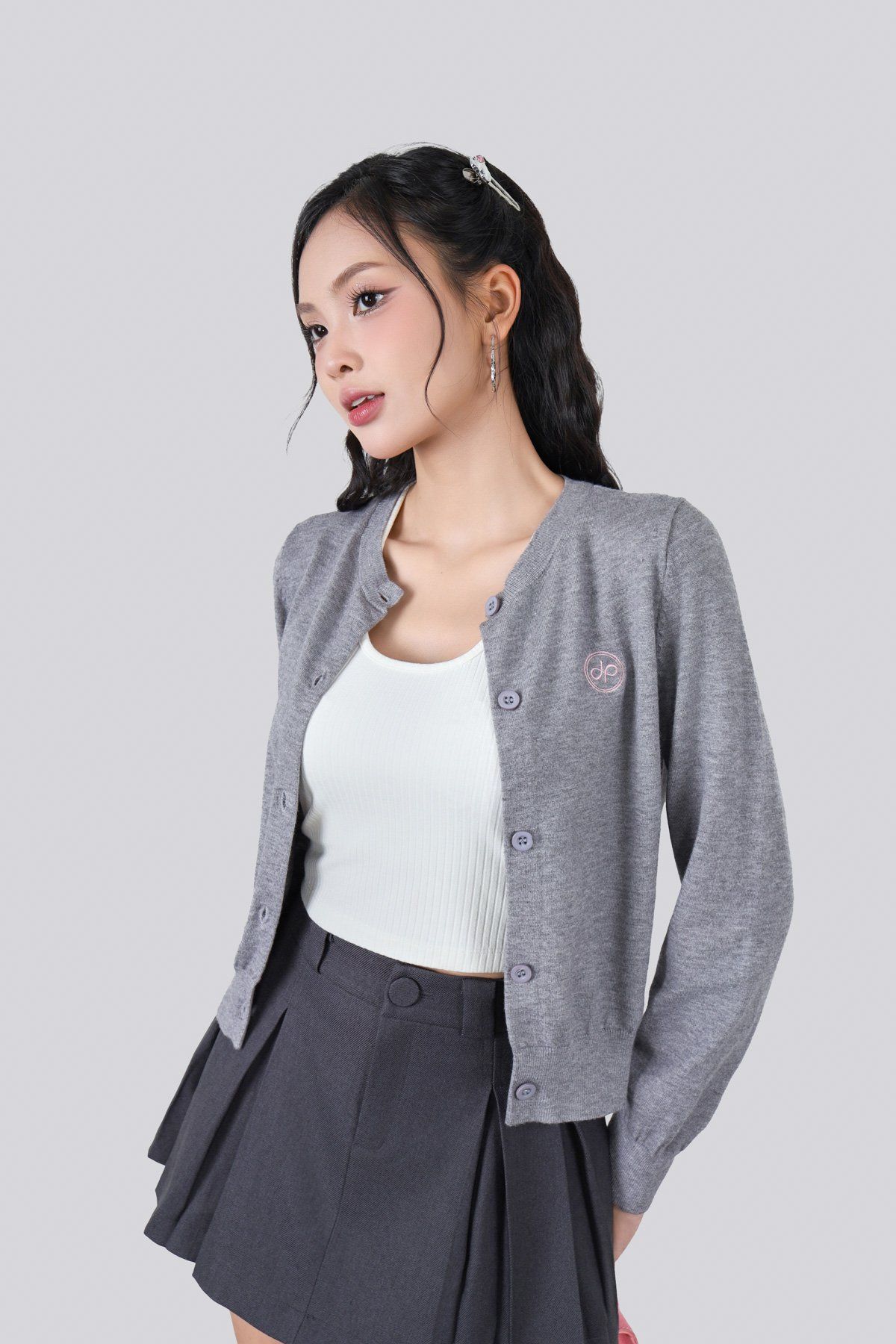 FOL625 - Áo len cao cấp vải len dáng ôm cổ tròn tay dài ngực áo có hoạ tiết thời trang cài khuy thân trước - JAN.