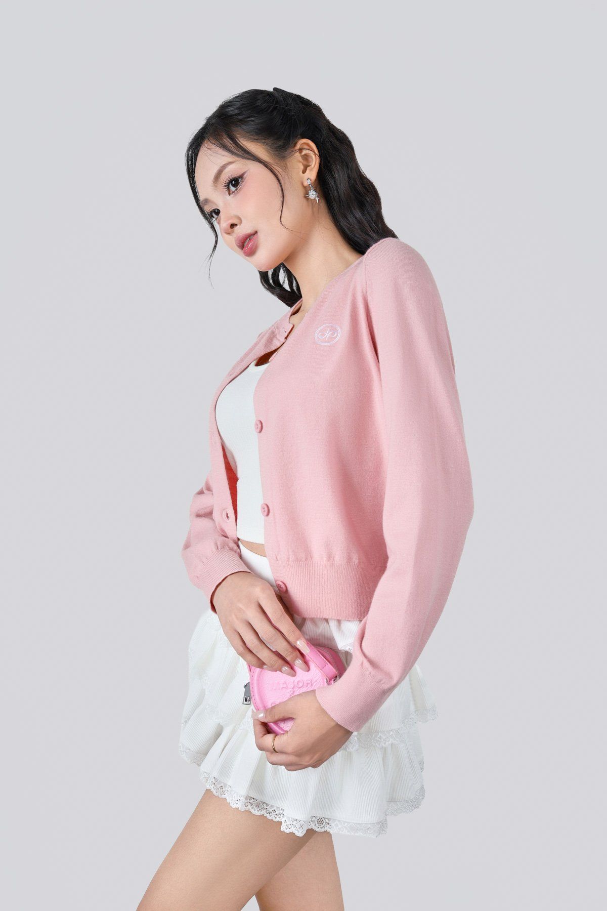 FOL625 - Áo len cao cấp vải len dáng ôm cổ tròn tay dài ngực áo có hoạ tiết thời trang cài khuy thân trước - JAN.