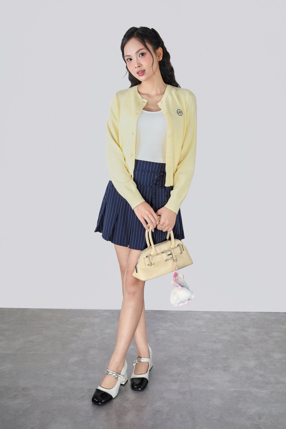 FOL625 - Áo len cao cấp vải len dáng ôm cổ tròn tay dài ngực áo có hoạ tiết thời trang cài khuy thân trước - JAN.