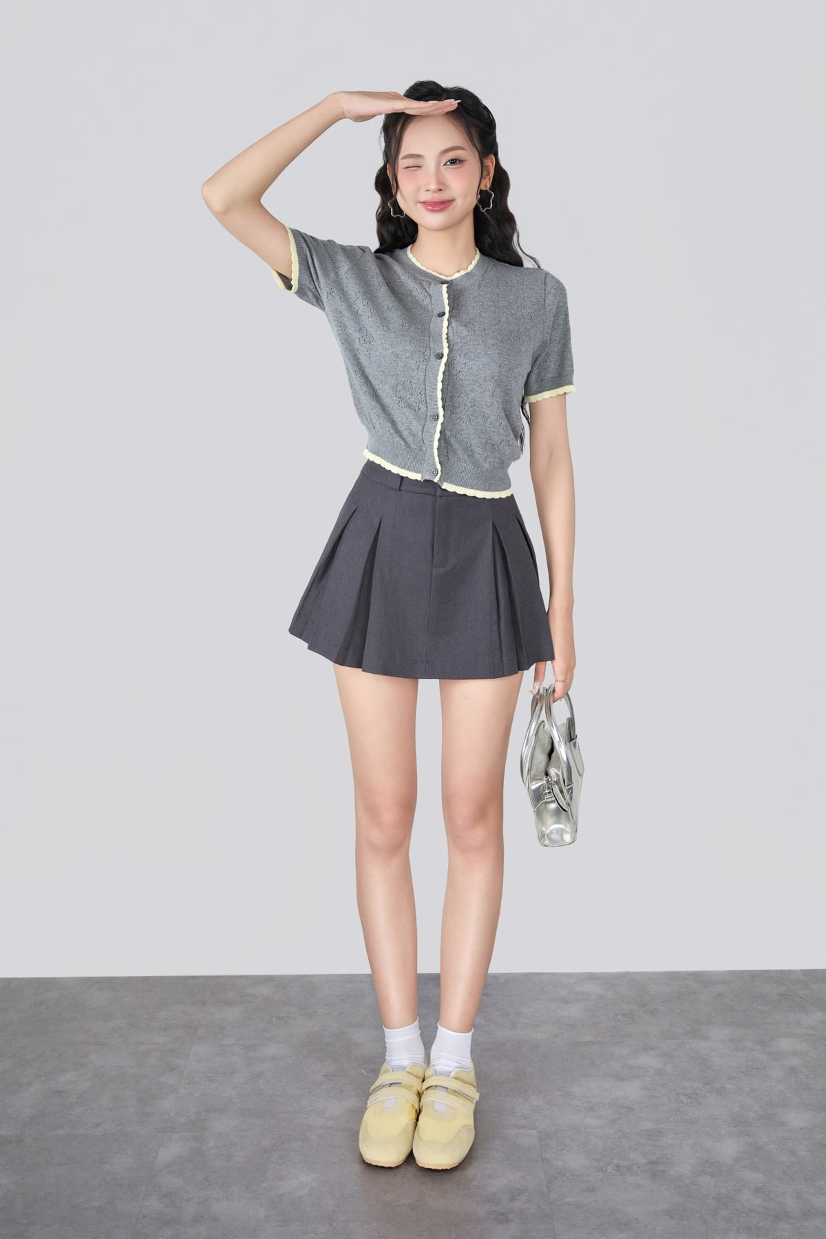 FOL635 - Áo len cao cấp dáng ôm cổ tròn tay bồng nhẹ thân áo hoạ tiết viền ren tạo kiểu cài khuy thân trước - JAN.