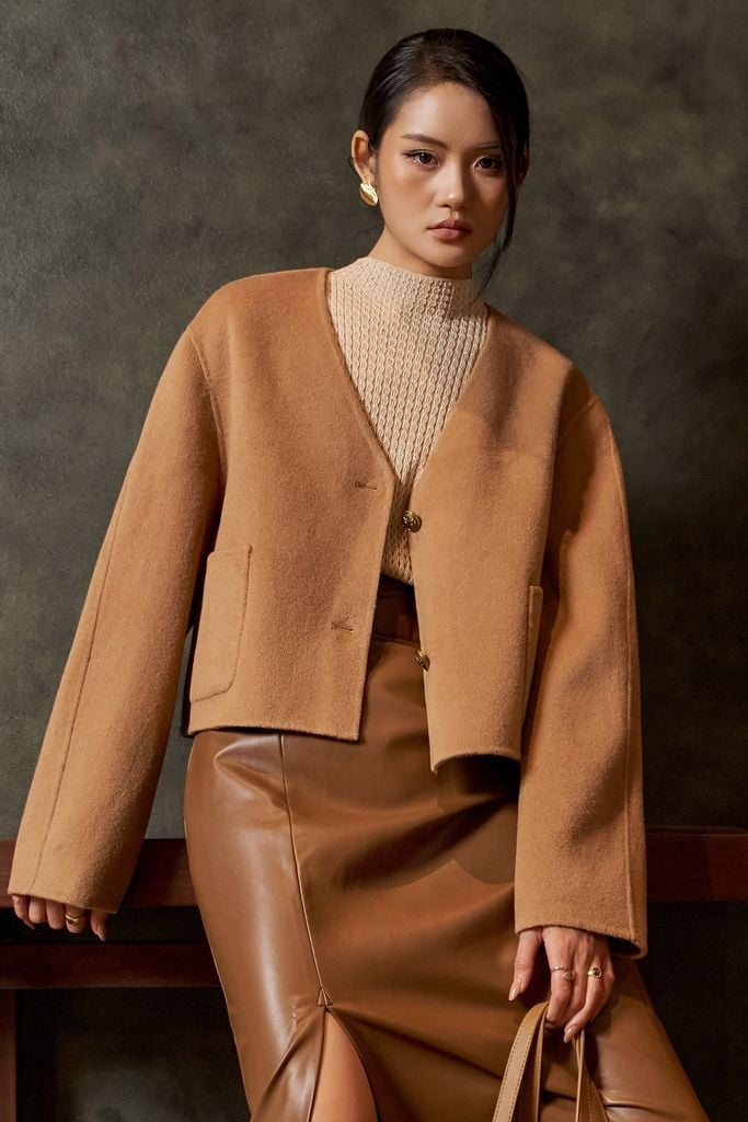 FVO077 - Áo Khoác dạ lông cừu cao cấp dáng lửng cổ V thân áo đính khuy thời trang - PANTIO