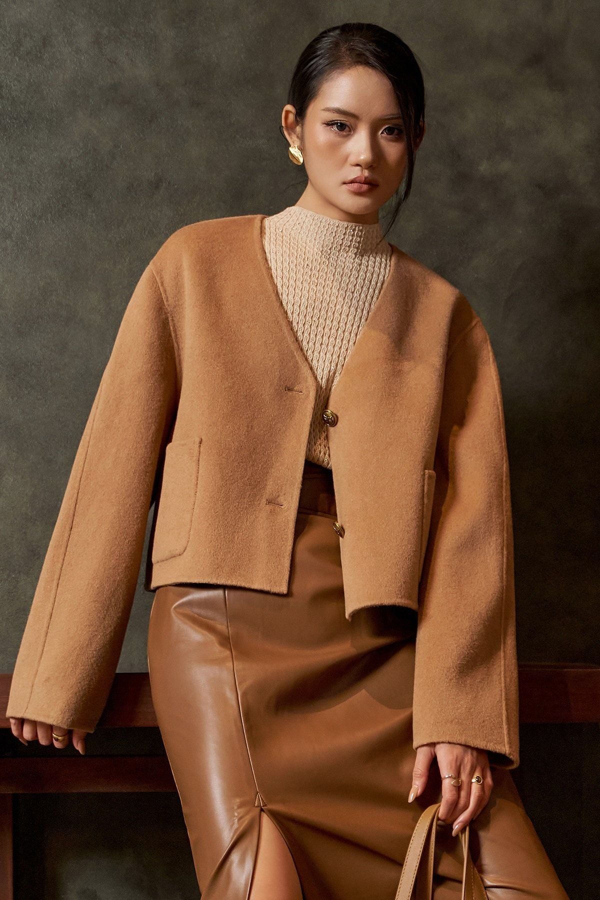 FVO077 - Áo Khoác dạ lông cừu cao cấp dáng lửng cổ V thân áo đính khuy thời trang - PANTIO