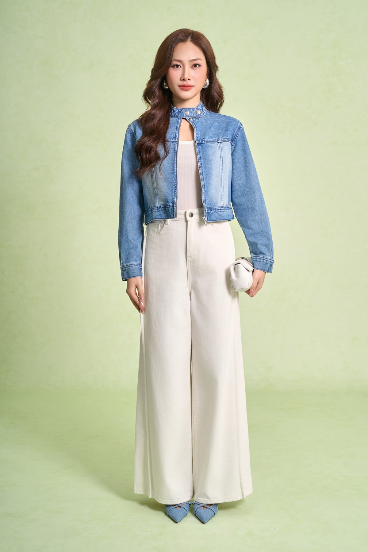 FVO084 - Áo khoác denim cao cấp dáng ngắn cổ cao tay dài thân áo phối khóa kim loại tạo kiểu - PANTIO