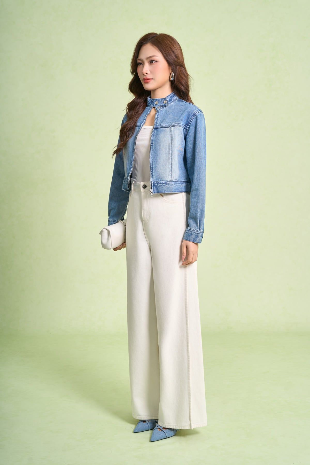 FVO084 - Áo khoác denim cao cấp dáng ngắn cổ cao tay dài thân áo phối khóa kim loại tạo kiểu - PANTIO