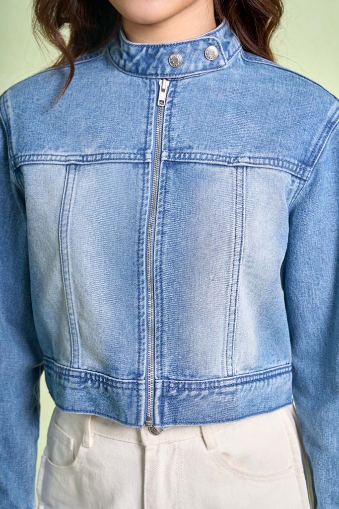 FVO084 - Áo khoác denim cao cấp dáng ngắn cổ cao tay dài thân áo phối khóa kim loại tạo kiểu - PANTIO