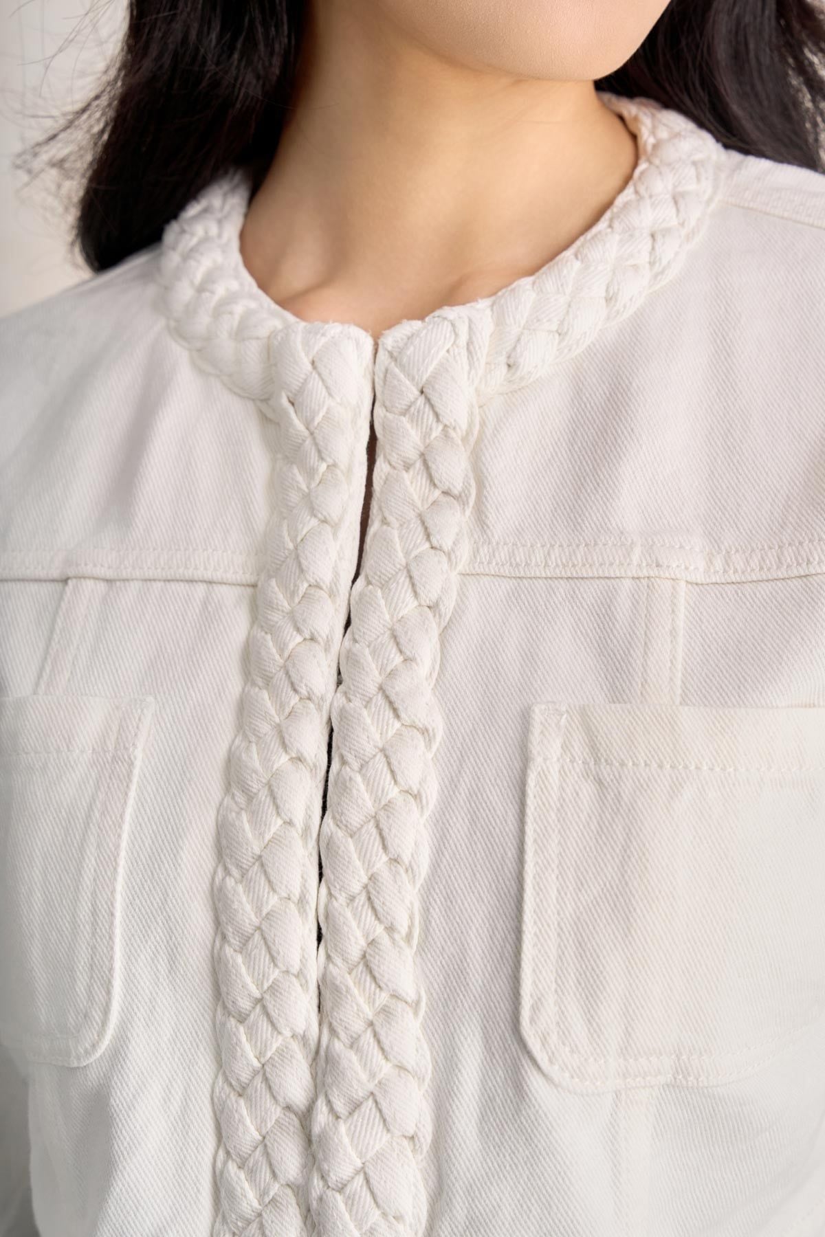 FVO085 - Áo khoác jean dáng croptop cổ tròn tay dài thân áo có túi tạo kiểu - PANTIO