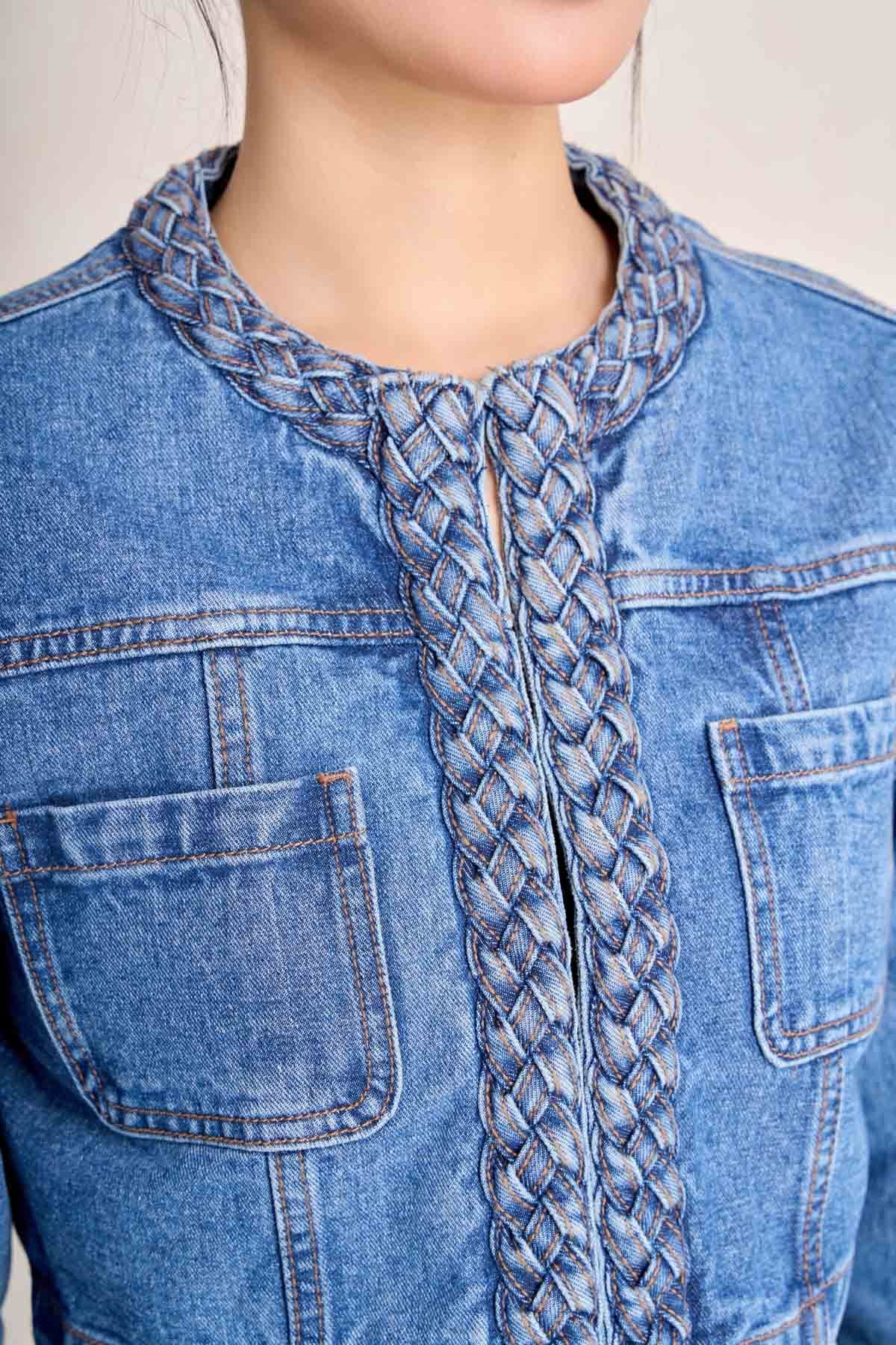FVO085 - Áo khoác jean dáng croptop cổ tròn tay dài thân áo có túi tạo kiểu - PANTIO