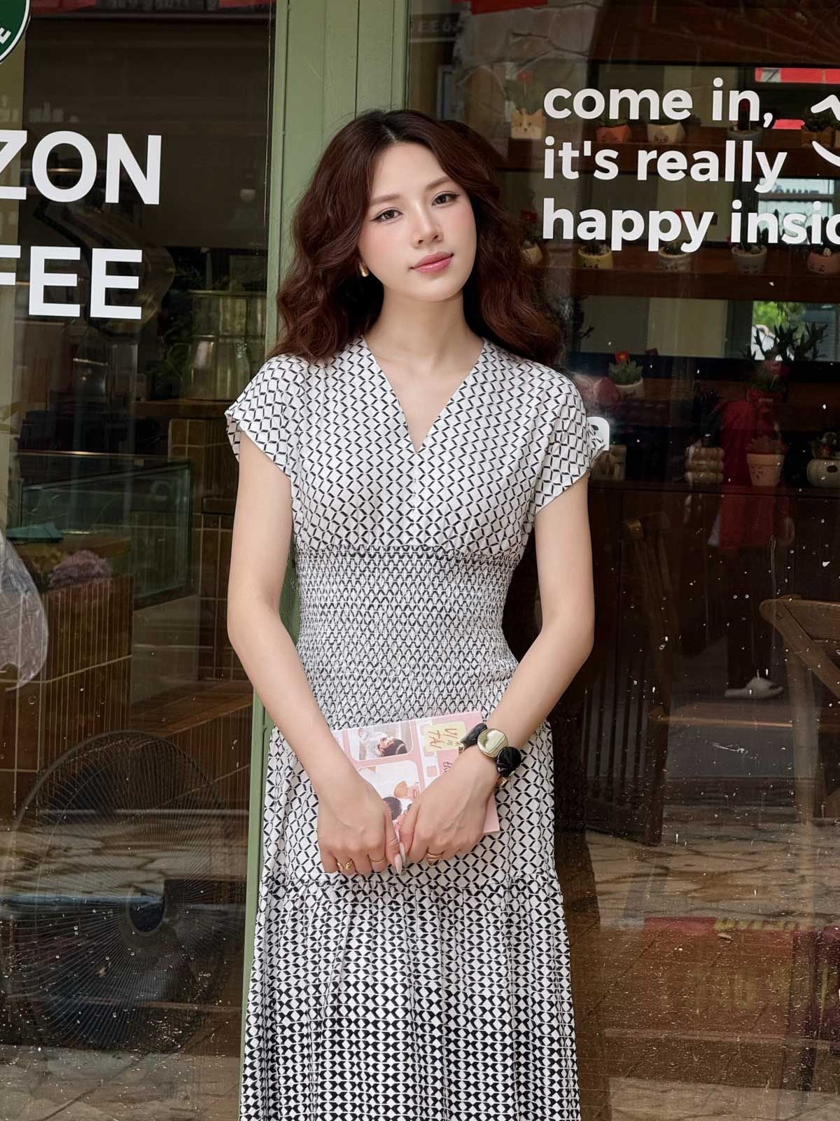FDP33341 - tylekeo88 tv vải lanh hoạ tiết dáng ôm cổ xẻ V vai chờm eo bo chun ôm thân váy xếp tầng tạo kiểu - tỷ lệ kèo 8899