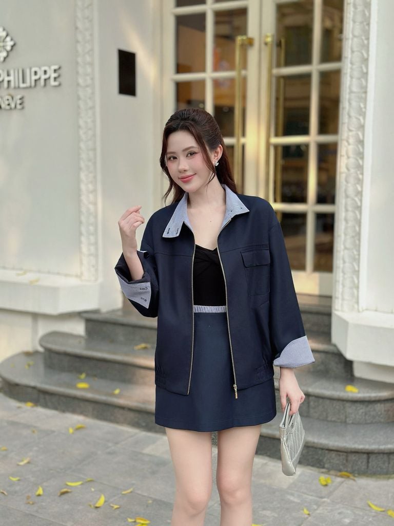 BKM93719 - Áo khoác dạo phố vải demin dáng suông cổ cao tay dài phối măng sec thân áo có khóa kim loại thời trang - JAN.