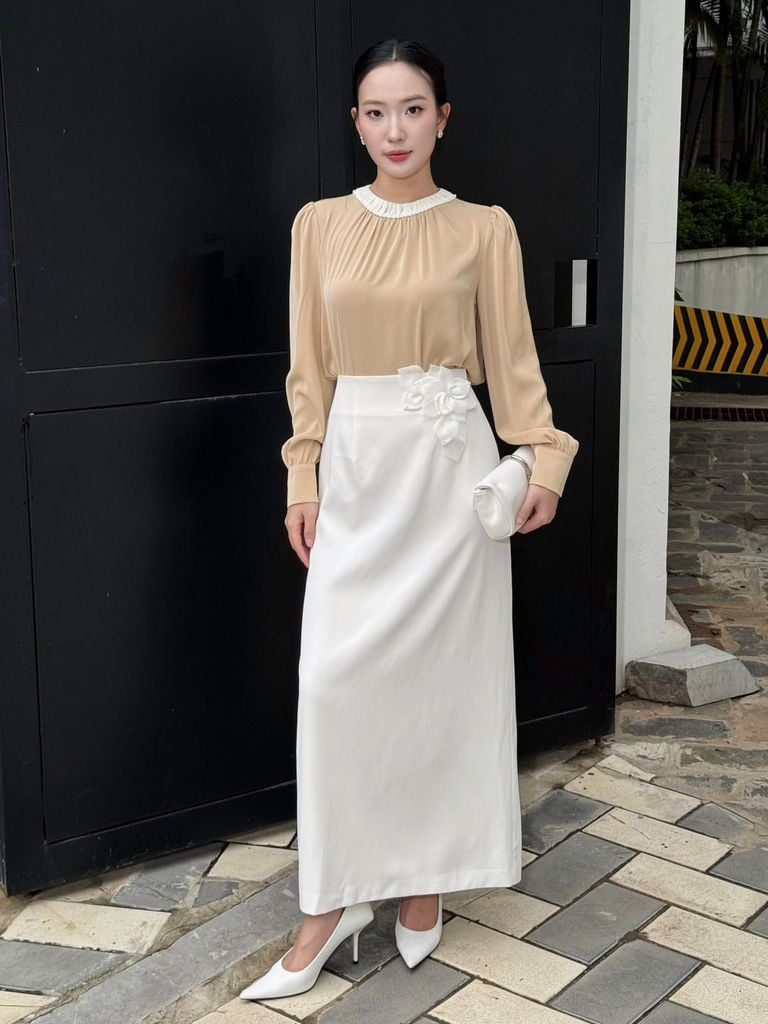 FAS73813 - Áo sơ mi công sở vải lụa tằm dáng suông cổ tròn nhún đính ngọc tạo kiểu tay dài phối măng séc - PANTIO