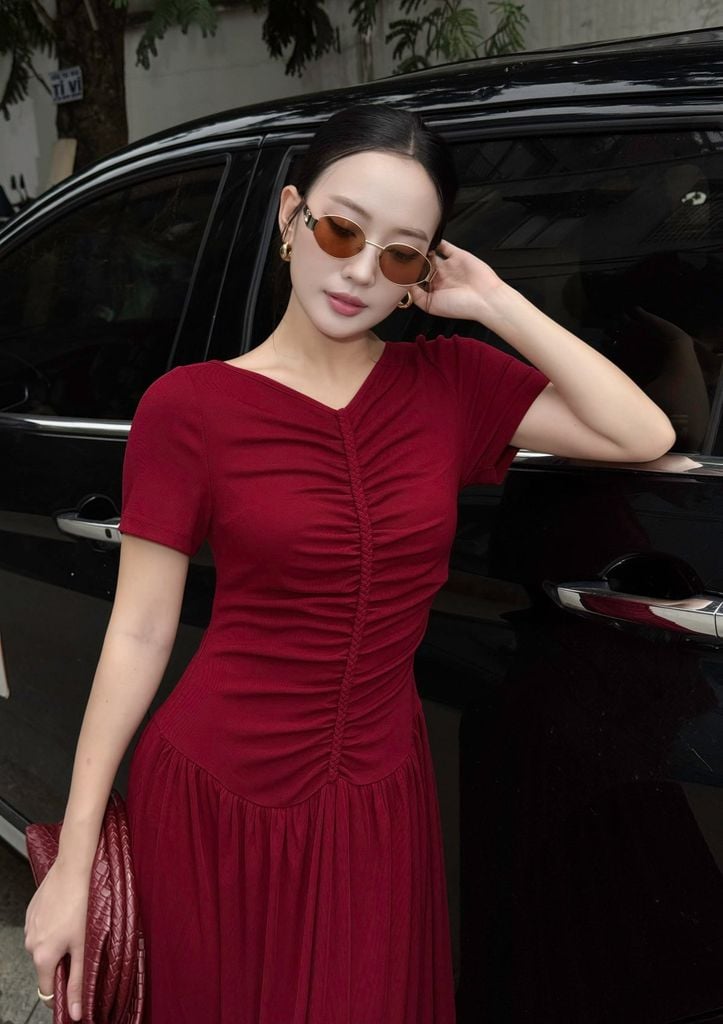 FDD3180 - Đầm dệt kim vải len co giãn dáng ôm cổ xẻ V tay ngắn ngực phối nhún tạo kiểu - PANTIO