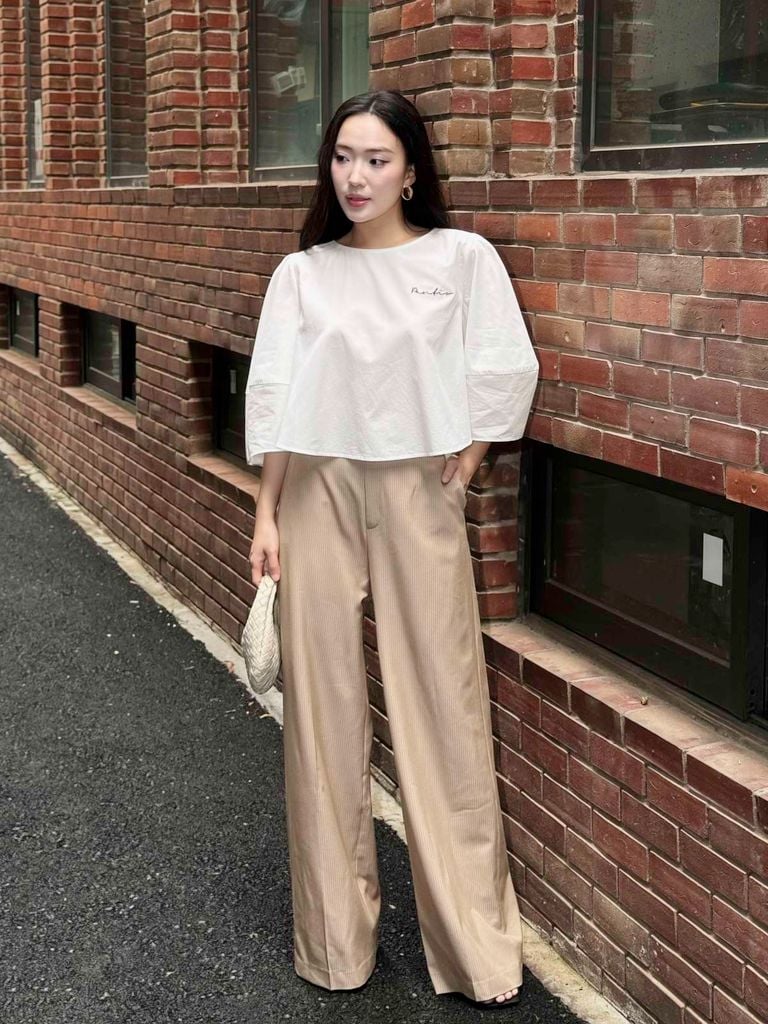 FAS34006 - Áo sơ mi công sở vải thô kate dáng croptop tay lửng ngực áo hoạ tiết thời trang - PANTIO