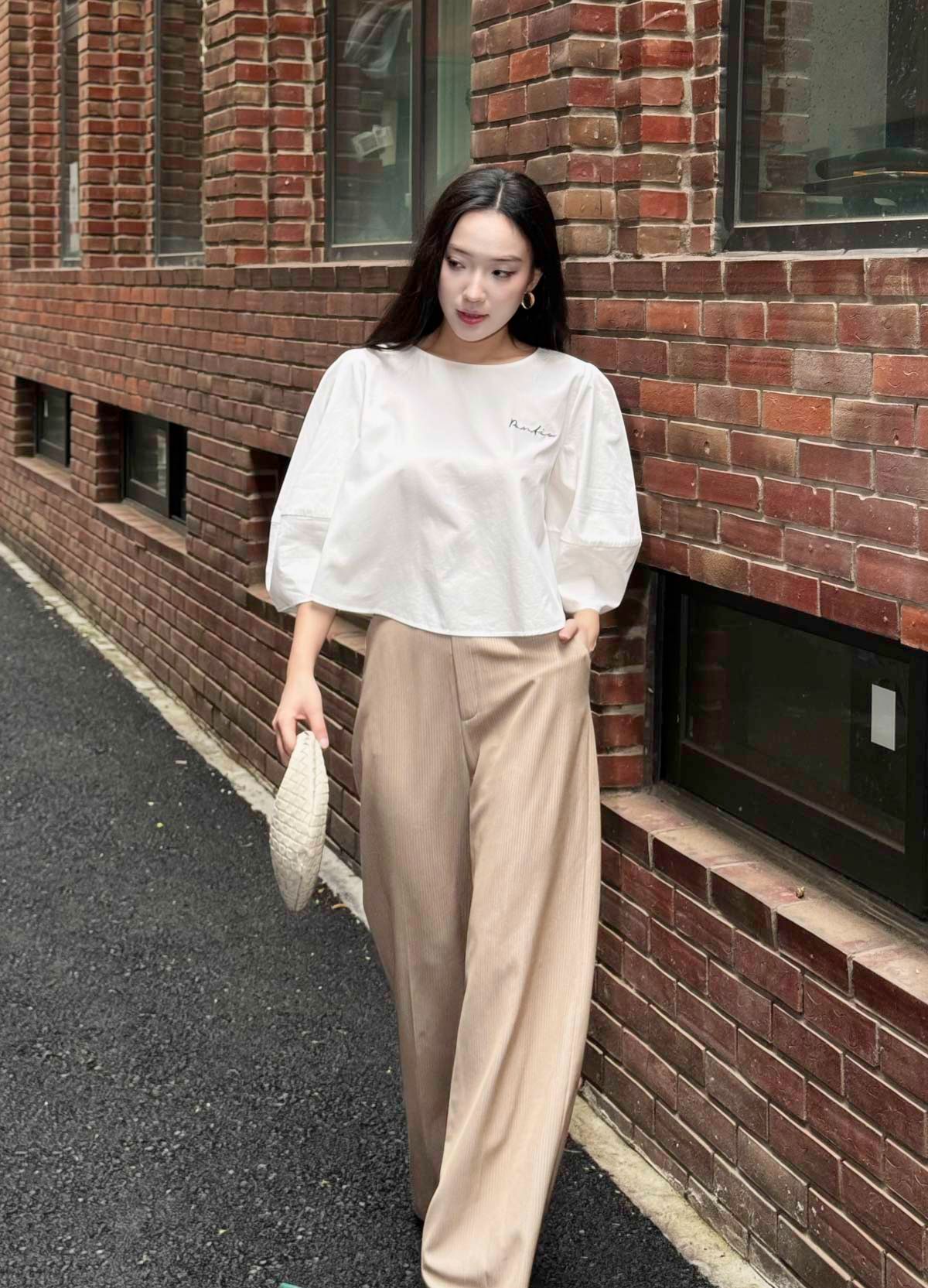 FAS34006 - Áo sơ mi công sở vải thô kate dáng croptop tay lửng ngực áo hoạ tiết thời trang - PANTIO