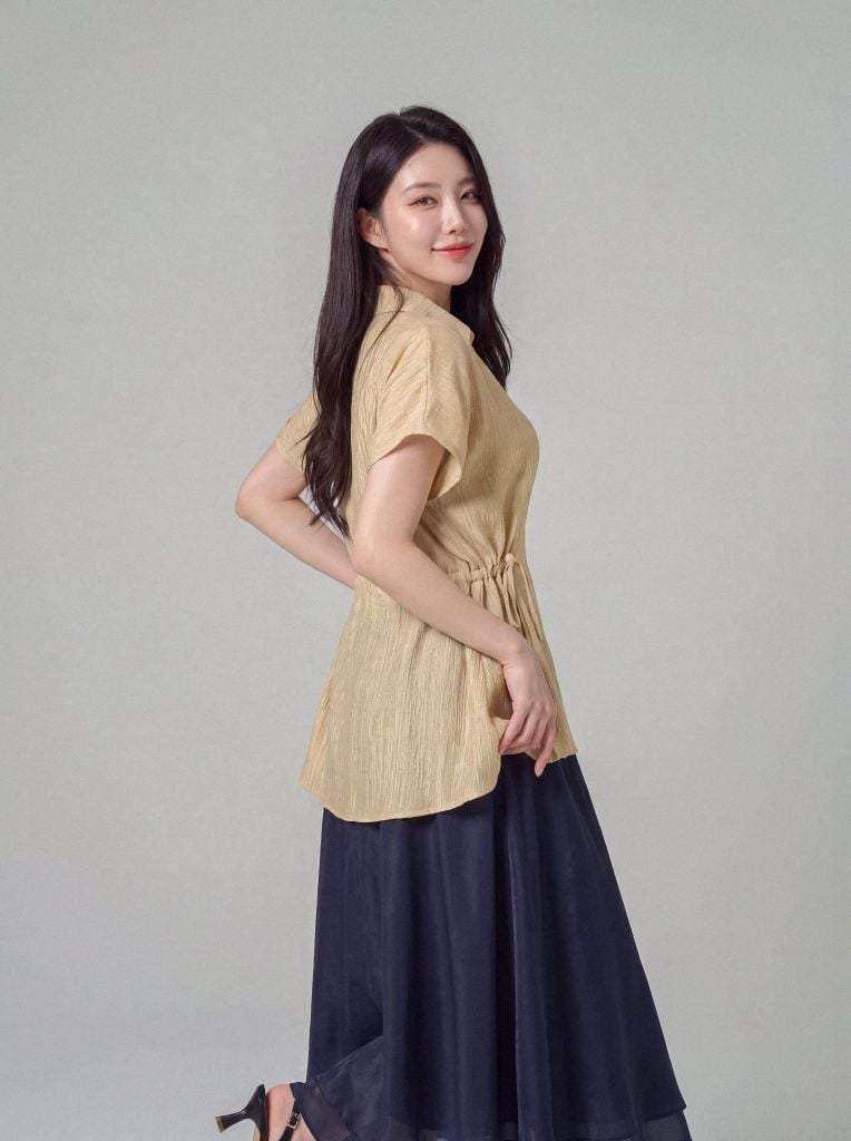 Sơ mi nữ sát nách GrusZ mã 010226087GZTT FI26