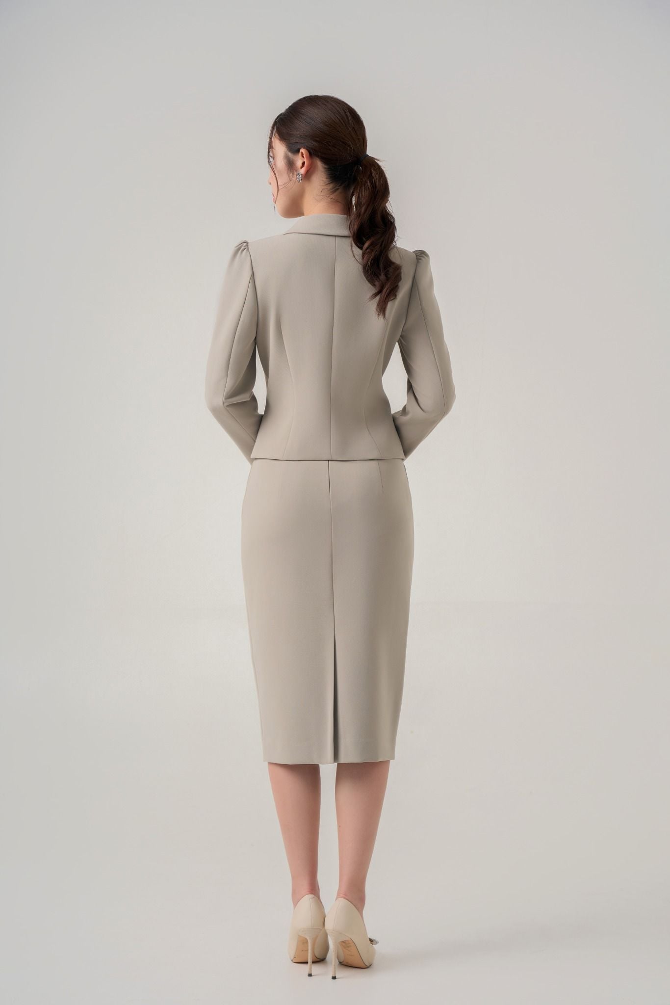 Bộ áo khoác váy nữ May 10 mã 030224350TD VG091