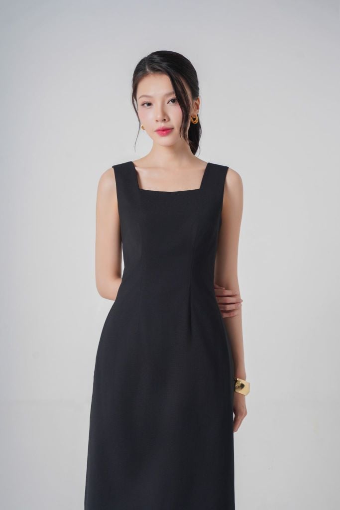 Bộ áo khoác đầm nữ GrusZ mã 030225111GZT NT016