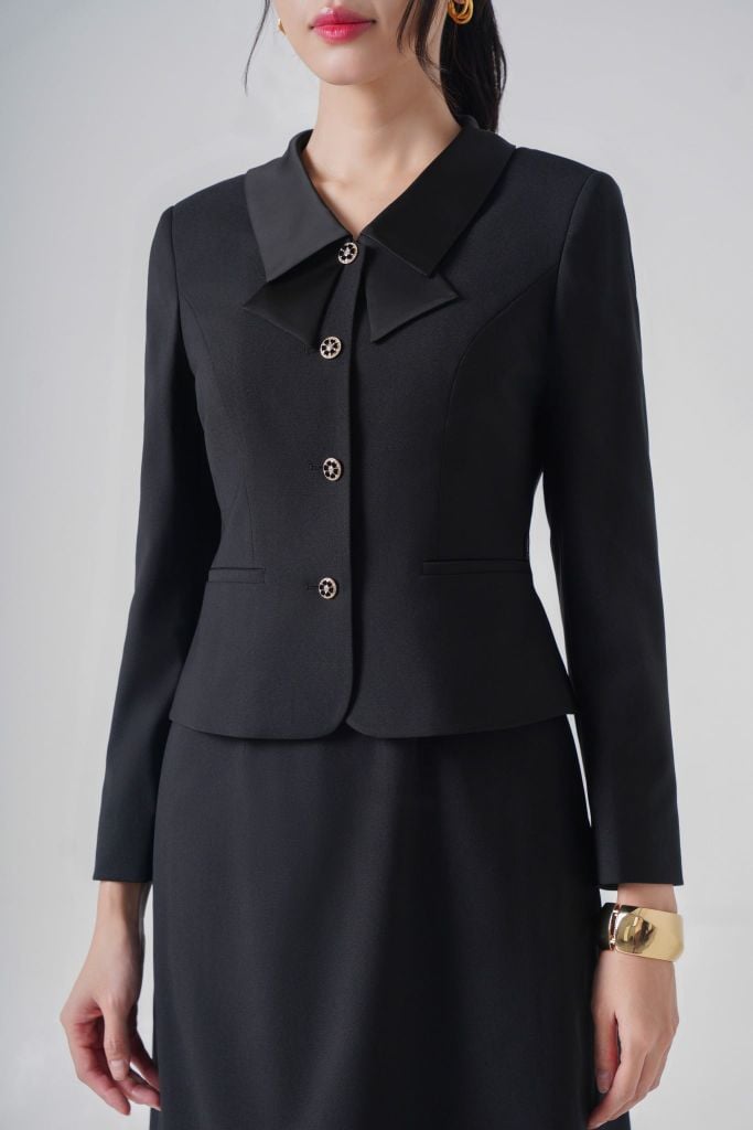 Bộ áo khoác đầm nữ GrusZ mã 030225111GZT NT016