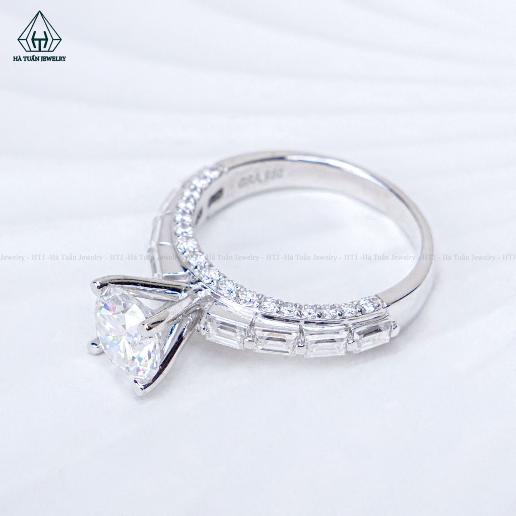 RX659 FULL MOIS 7.2mm Nhẫn nữ vành đai baguette