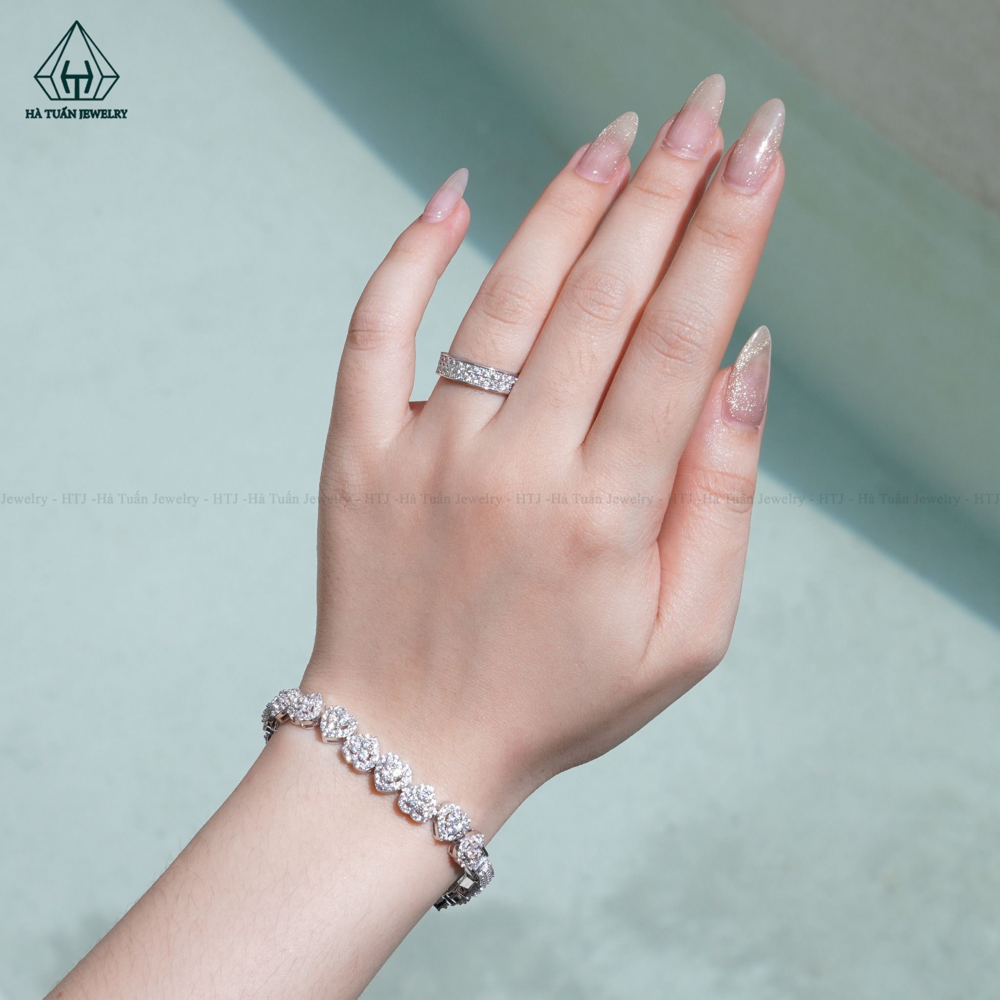  B987 Lắc tay trái tim 