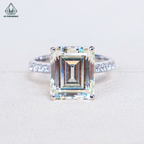 R962 Nhẫn nữ Emerald 10*12 vàng
