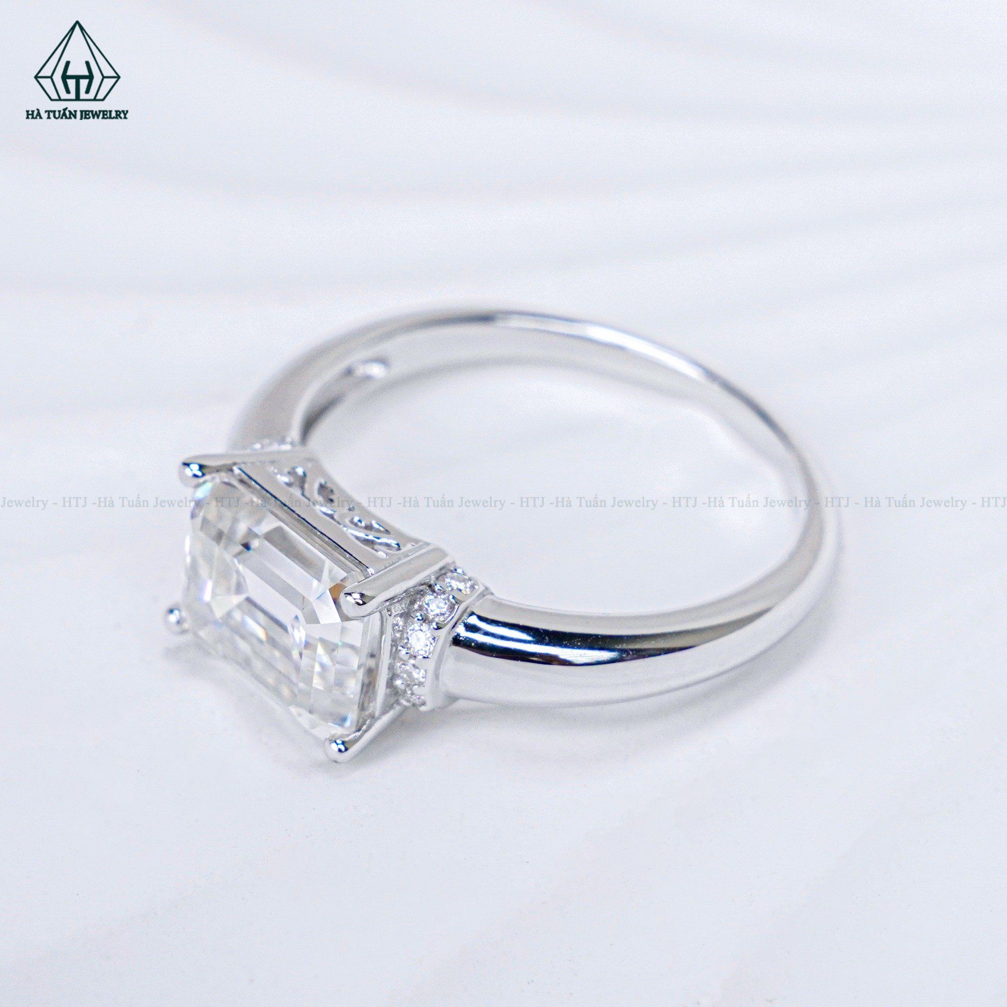  RX568 FULL MOIS Nhẫn nữ Emerald 7*9mm 