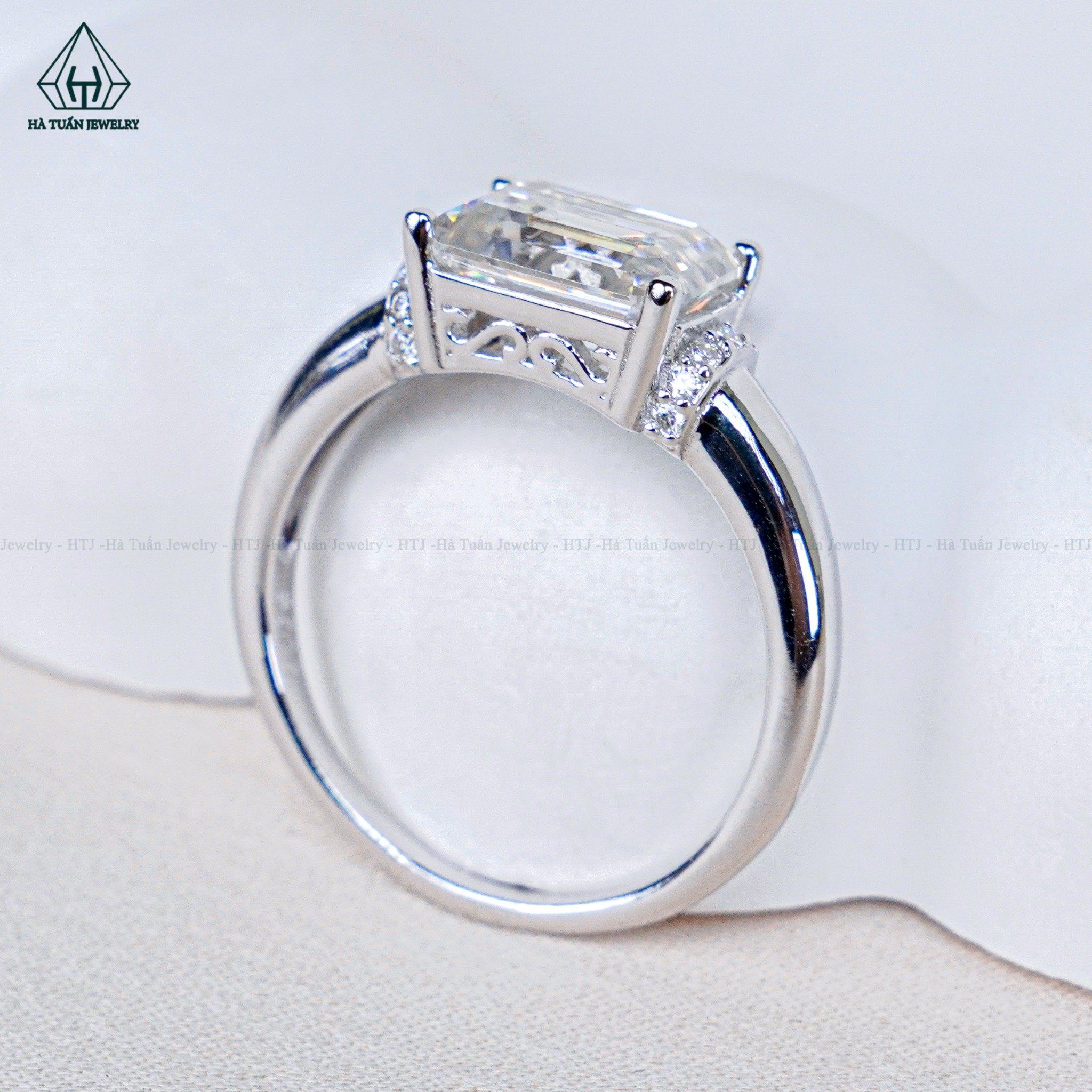  RX568 FULL MOIS Nhẫn nữ Emerald 7*9mm (Không mã cạnh) 