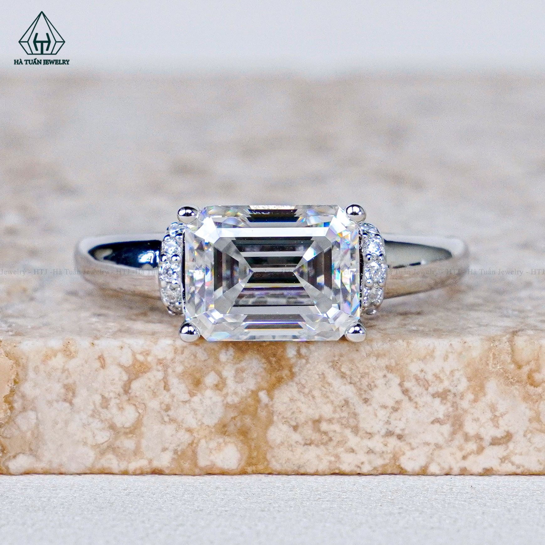  RX568 FULL MOIS Nhẫn nữ Emerald 7*9mm (Không mã cạnh) 