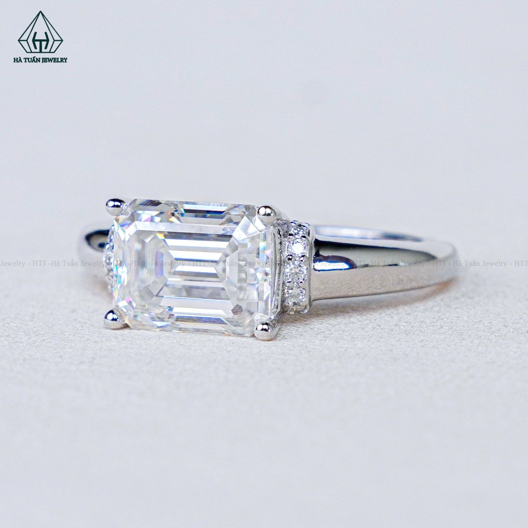  RX568 FULL MOIS Nhẫn nữ Emerald 7*9mm (Không mã cạnh) 